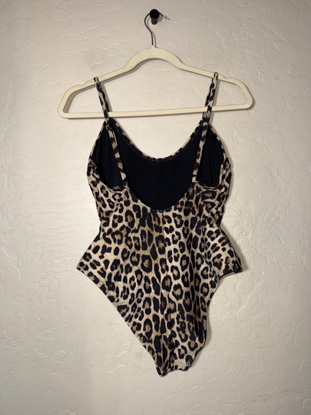 Good American leopard animal
Print high cut cheeky open back one piece size 3 - Picture 4 of 6